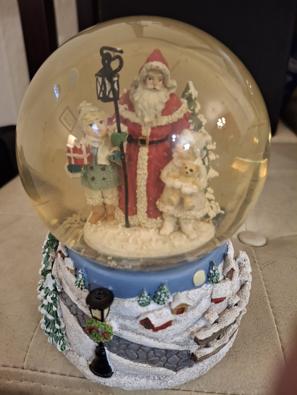 KCARE Holiday Santa Snow Globe - Red and White Christmas Décor
